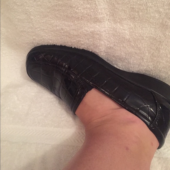EUC*Ladies black patent leather loafers 👞 - Picture 5 of 7